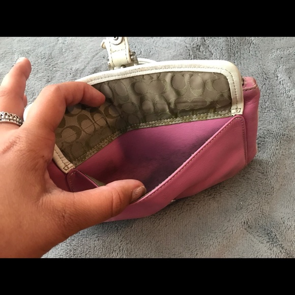 AUTHENTIC coach wristlet - Picture 4 of 4